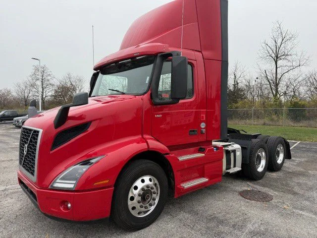 2022 Volvo VNR 640 in Indianapolis, IN