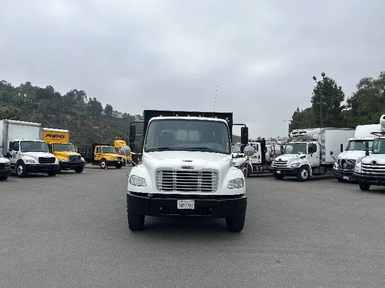2019 Freightliner eM2 in Torrance, CA — photo 2