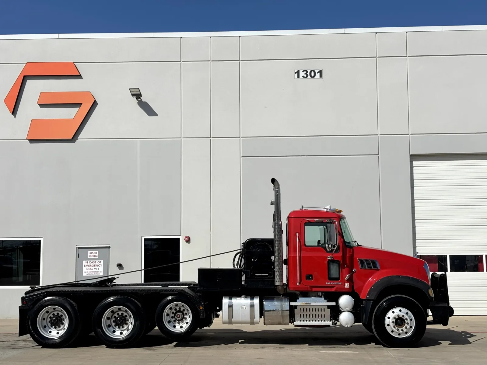 2016 Mack Granite in Hutchins, TX — photo 3