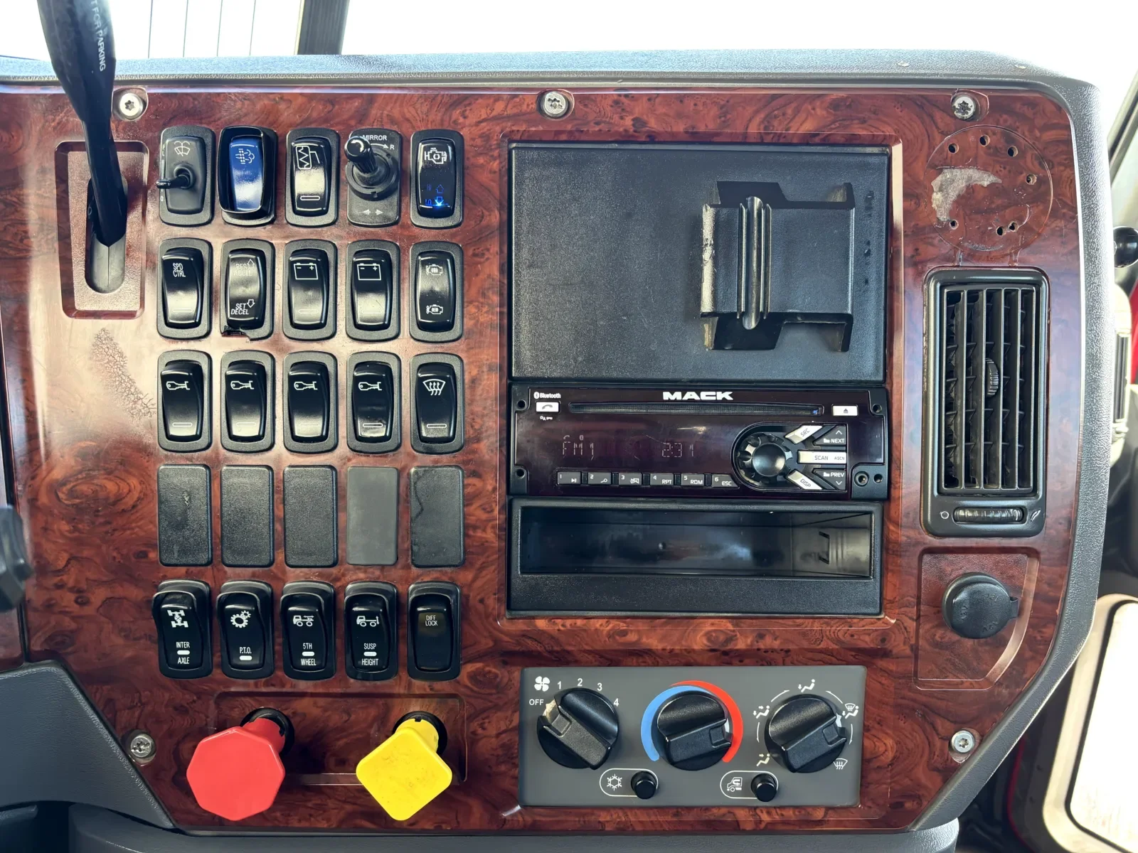 2016 Mack Granite in Hutchins, TX — photo 18