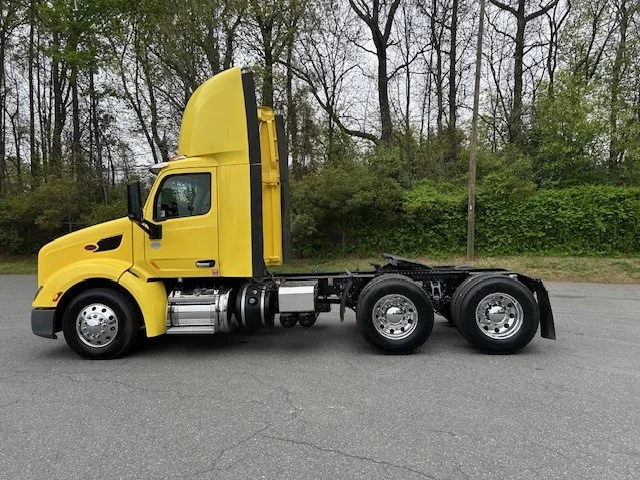 2020 Peterbilt 579 in Charlotte, NC — photo 9
