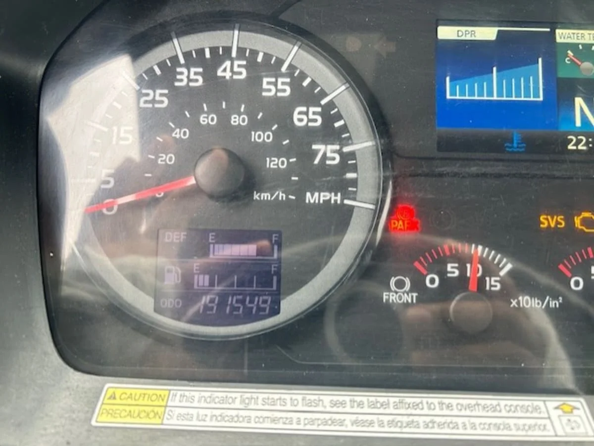 2015 Hino 338 - image 9