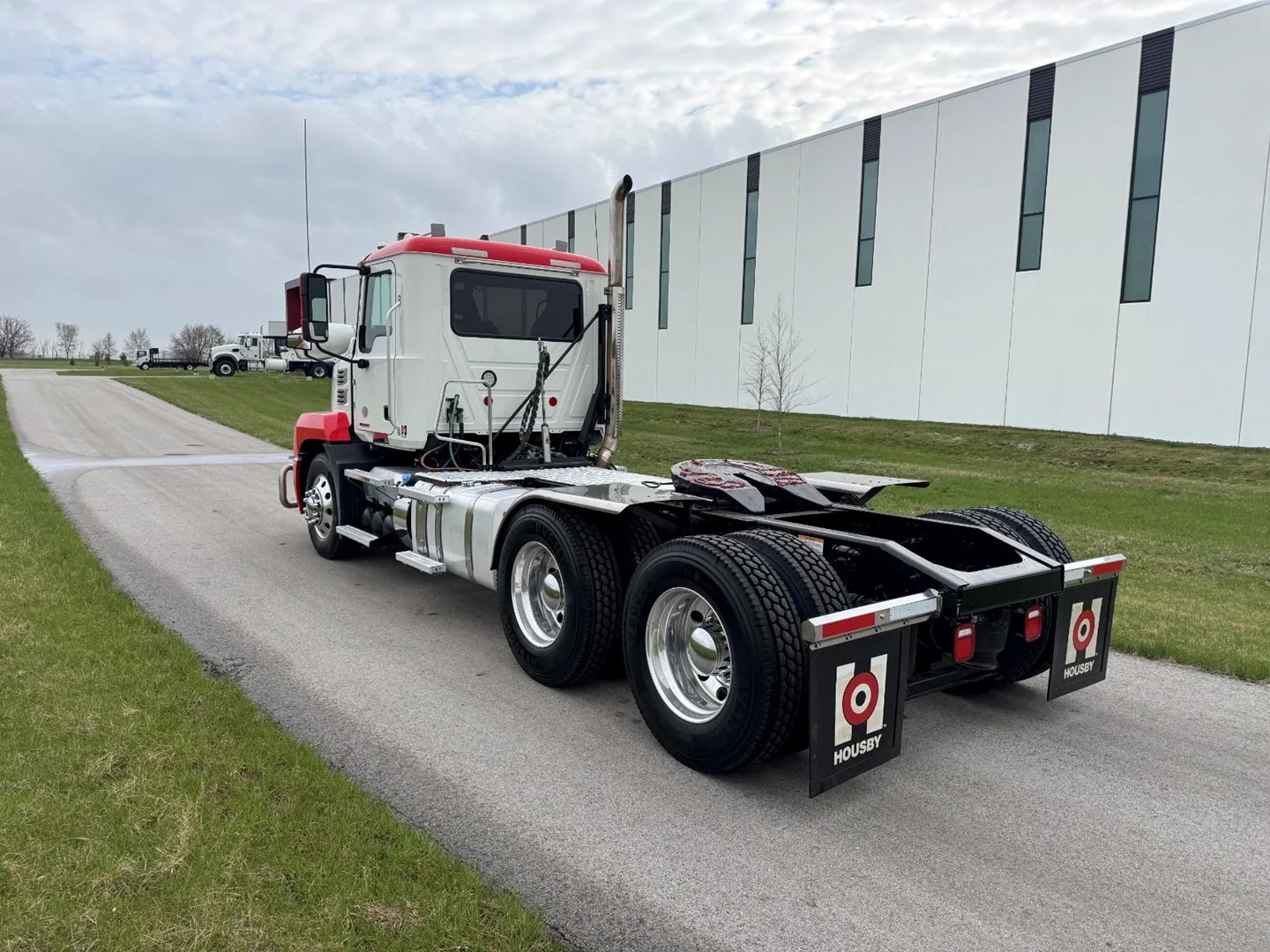 Used 2021 Mack Anthem Daycab - image 4