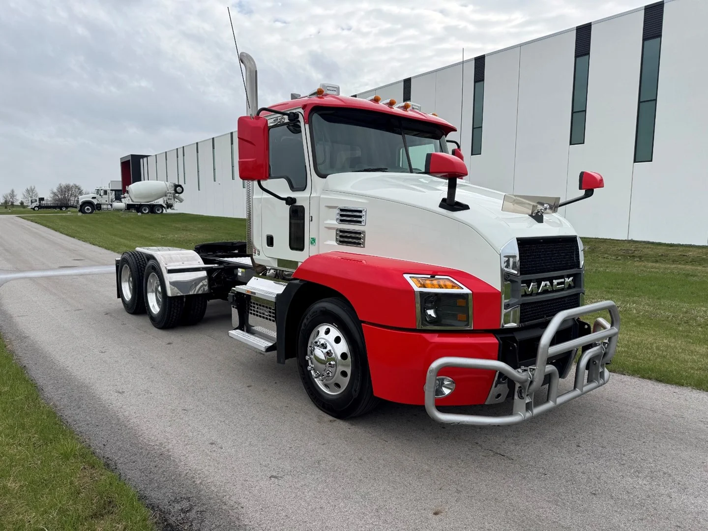 Used 2021 Mack Anthem Daycab - image 8