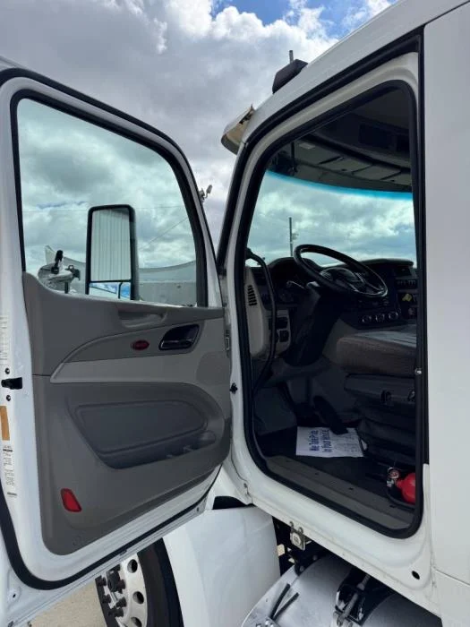 2020 Peterbilt 579 - image 17