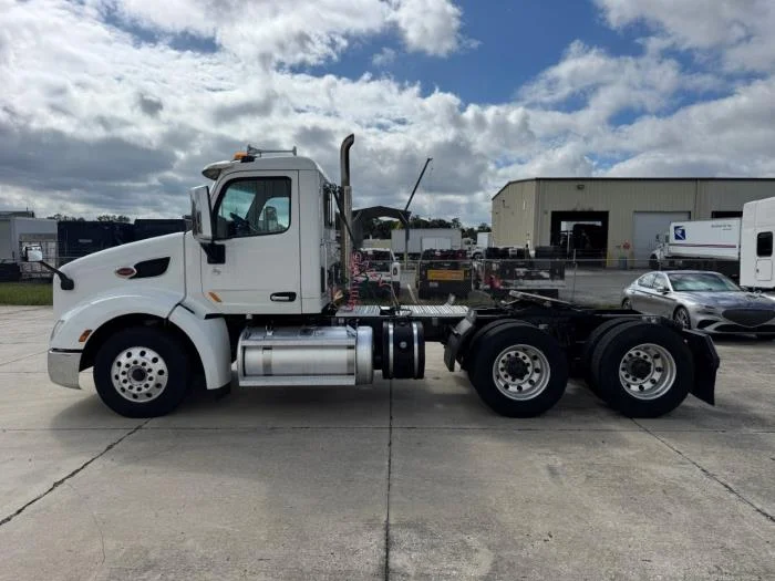 2020 Peterbilt 579 - image 9