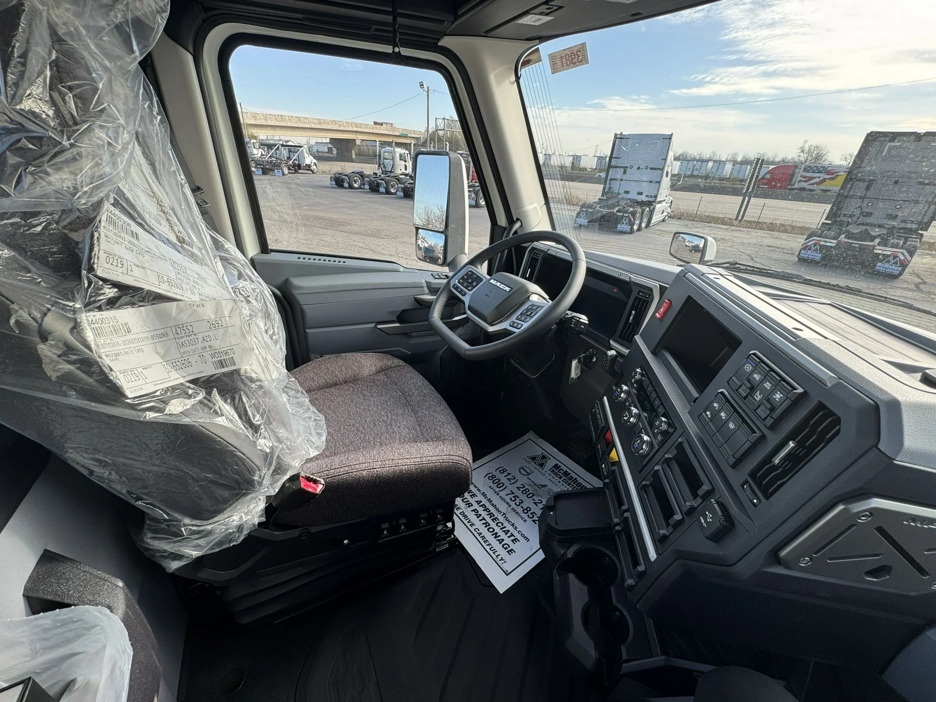 2027 Mack Anthem - image 12