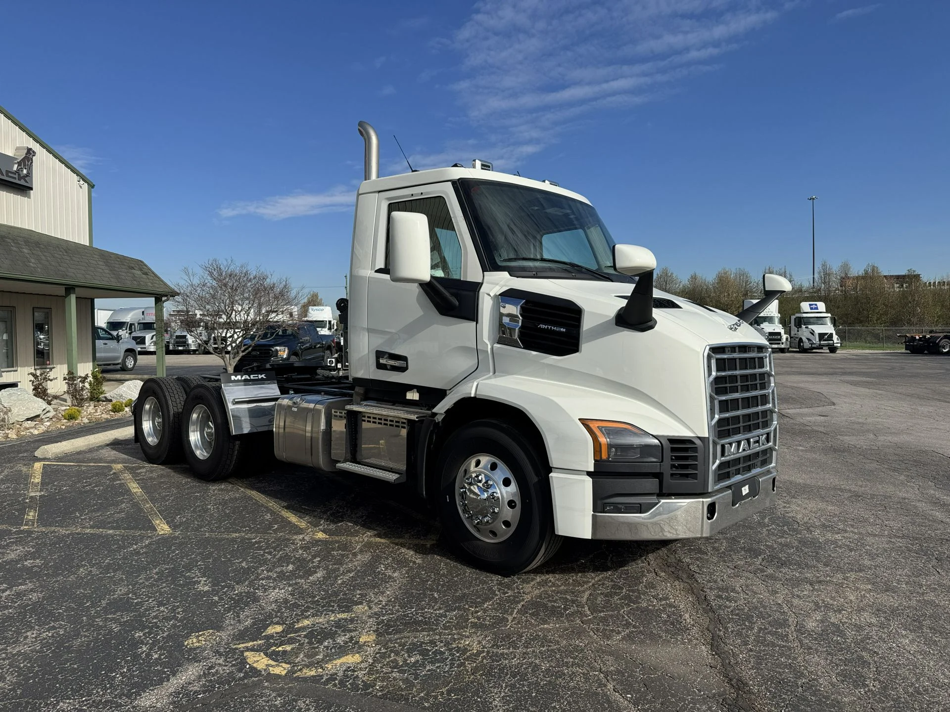 2027 Mack Anthem - image 5