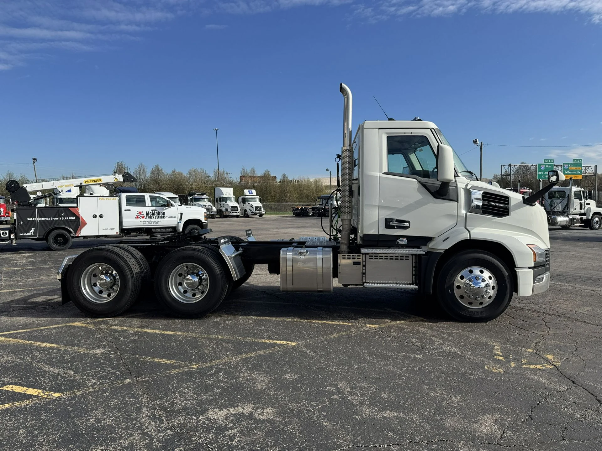 2027 Mack Anthem in Clarksville, IN — photo 4