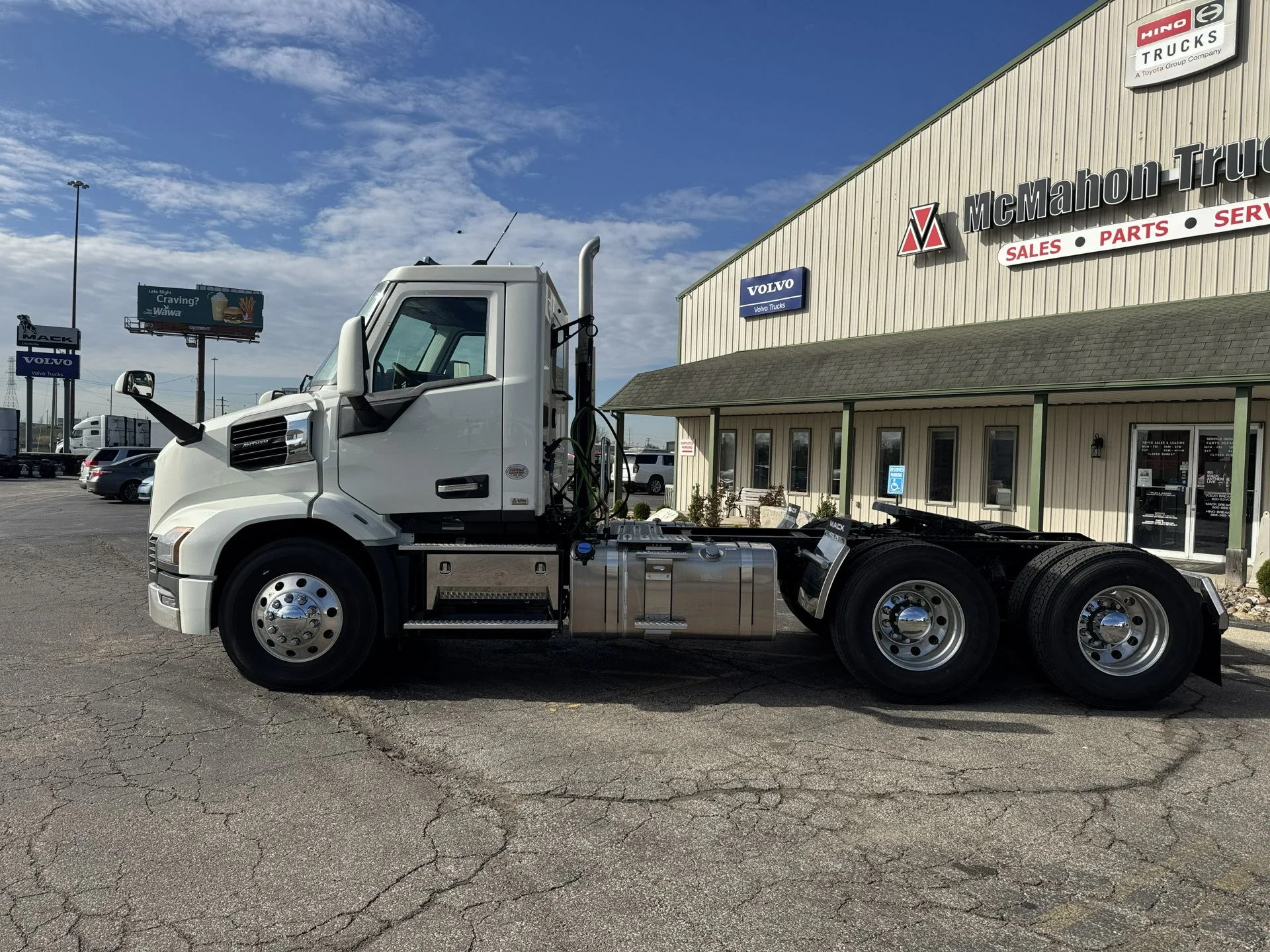 2027 Mack Anthem in Clarksville, IN — photo 2