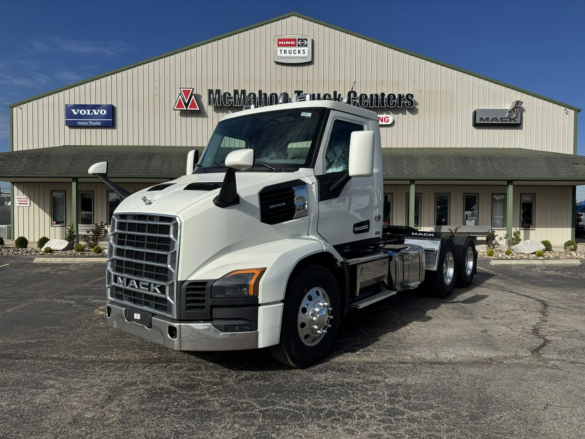 2027 Mack Anthem in Clarksville, IN