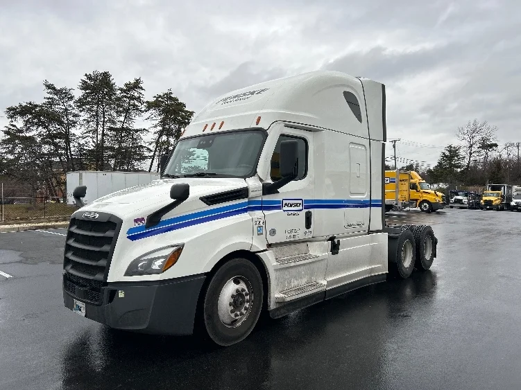 2023 Freightliner Cascadia - image 3