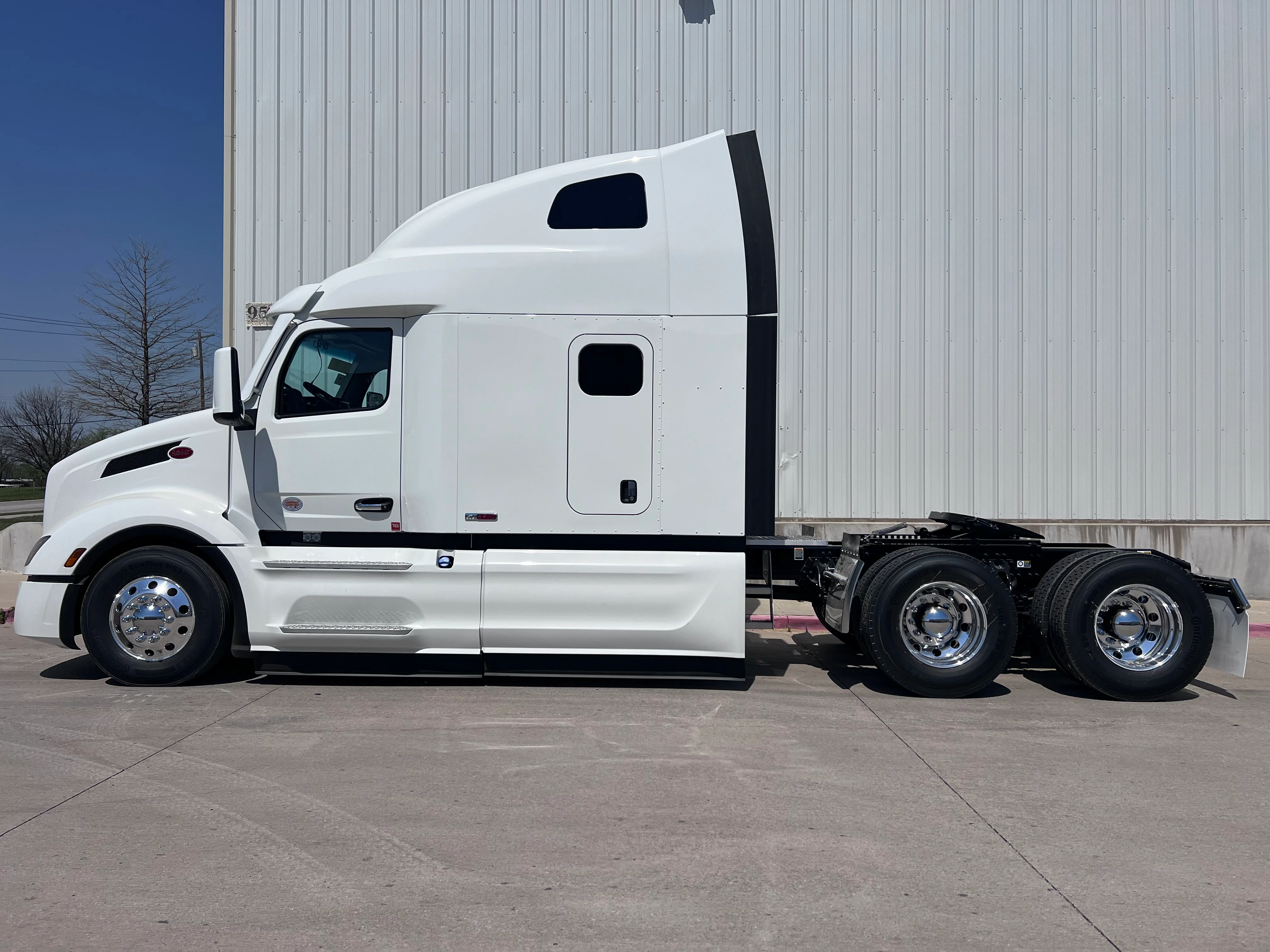 2027 Peterbilt 579 in Raleigh, NC — photo 2