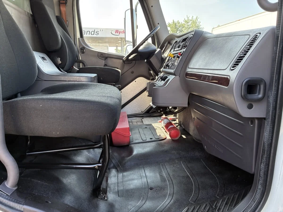 2019 Freightliner M2 106 in Newark, NJ — photo 8