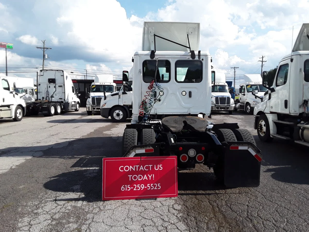 2020 Freightliner Cascadia - image 5