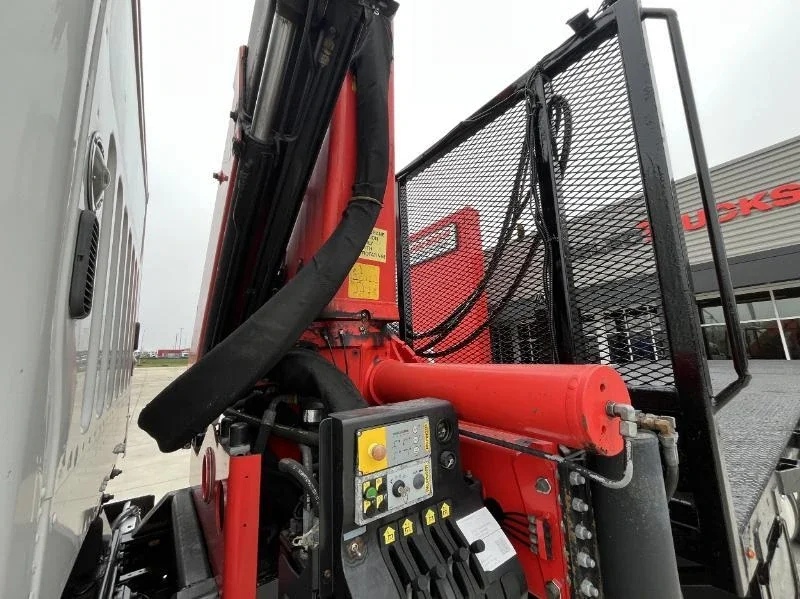 2018 Freightliner 114SD - image 15