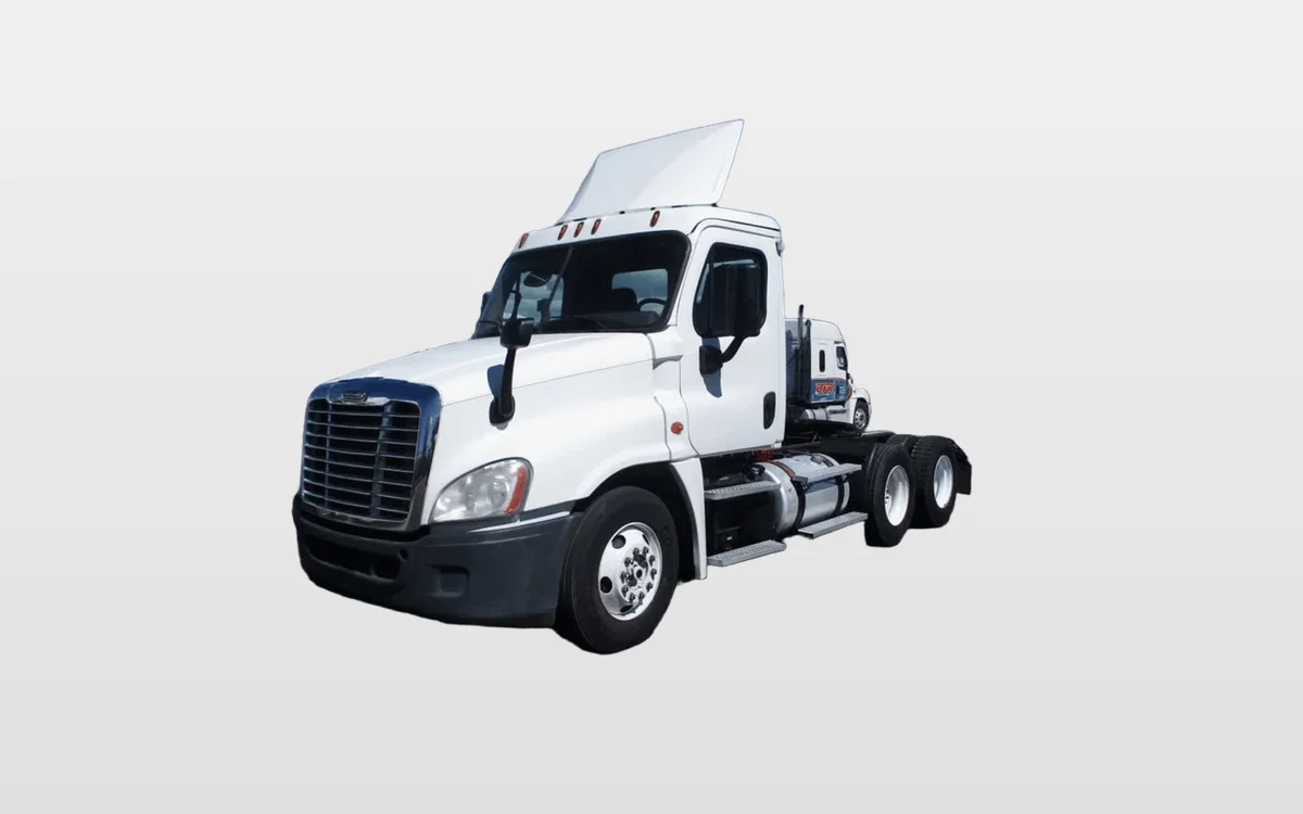 2015 Freightliner Cascadia - image 1