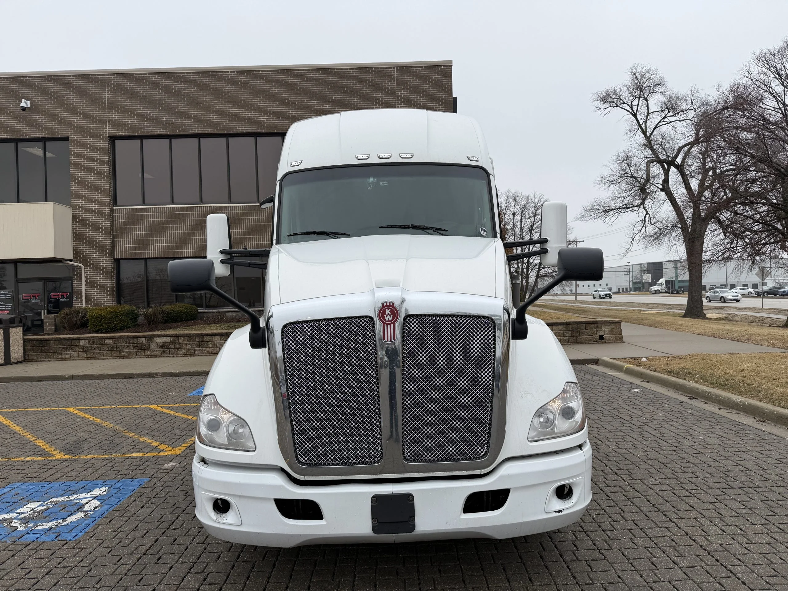 2022 Kenworth T680 - image 2