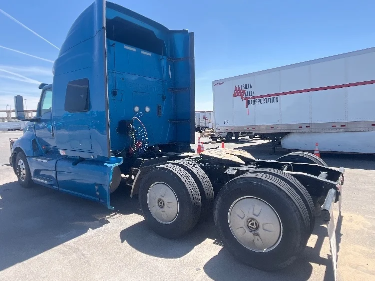 2020 International LT - image 5