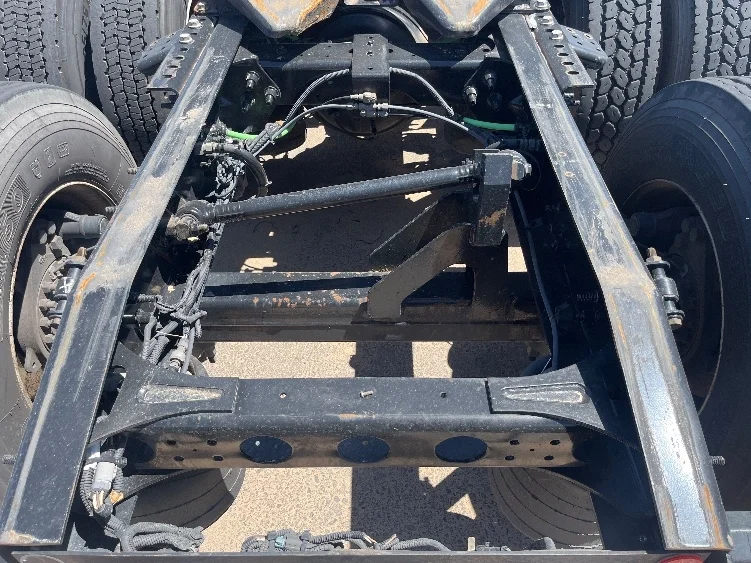 2020 International LT - image 6