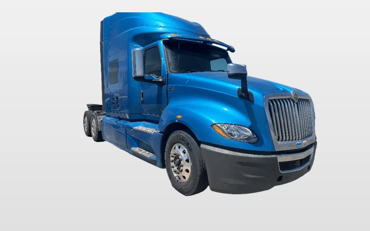 2020 International LT - image 1