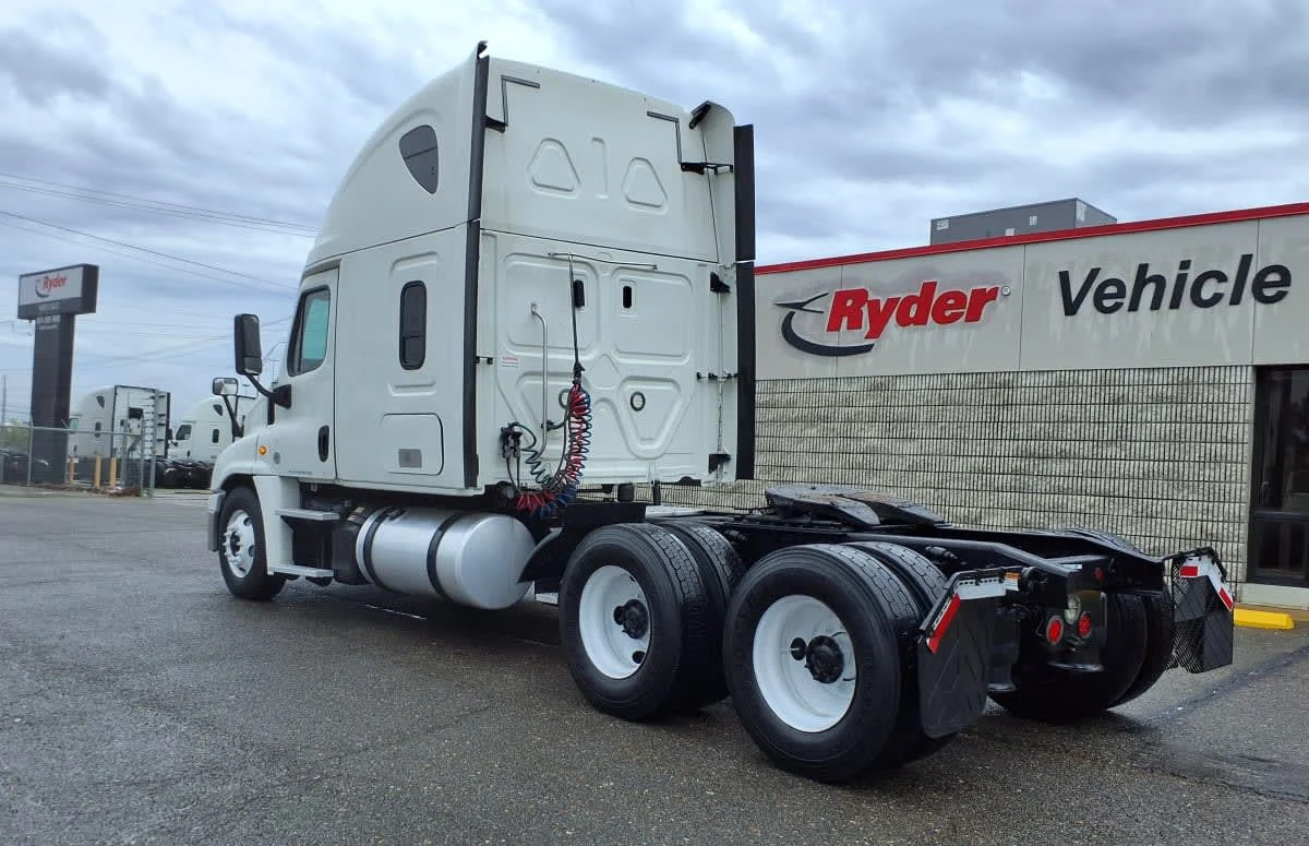 2018 Freightliner Cascadia in Memphis, TN — photo 6