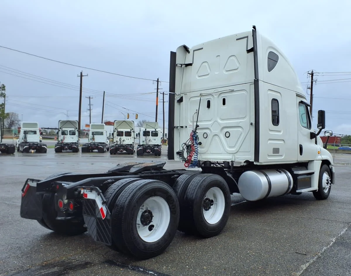 2018 Freightliner Cascadia in Memphis, TN — photo 4