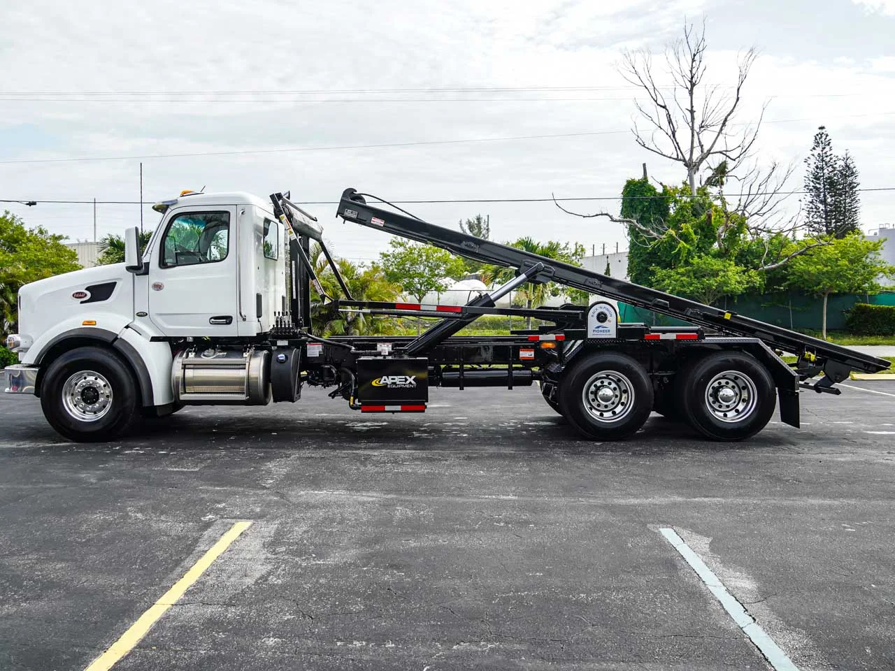 2025 Peterbilt 548 — photo 6