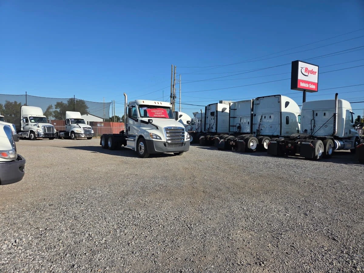 2020 Freightliner Cascadia in St. Rose, LA — photo 3