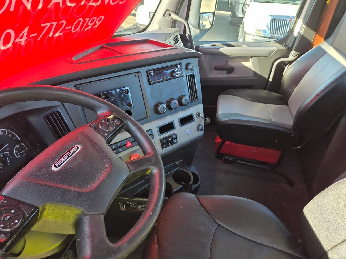 2020 Freightliner Cascadia in St. Rose, LA — photo 7