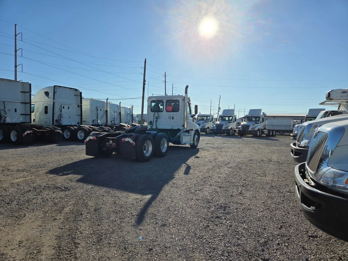 2020 Freightliner Cascadia in St. Rose, LA — photo 4