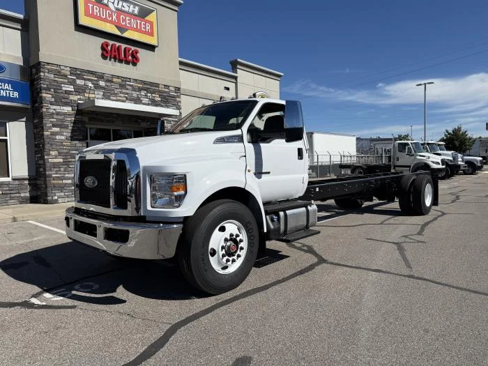 2027 Ford F-750 — photo 2