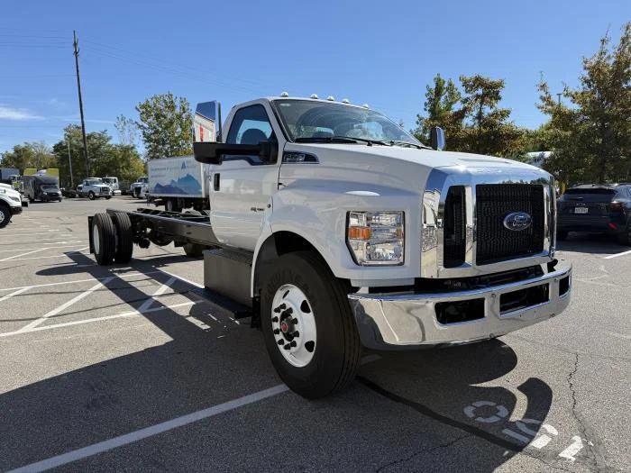 2027 Ford F-750 — photo 4