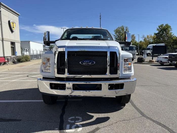 2027 Ford F-750 — photo 3
