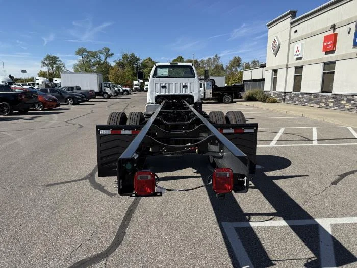 2027 Ford F-750 — photo 7
