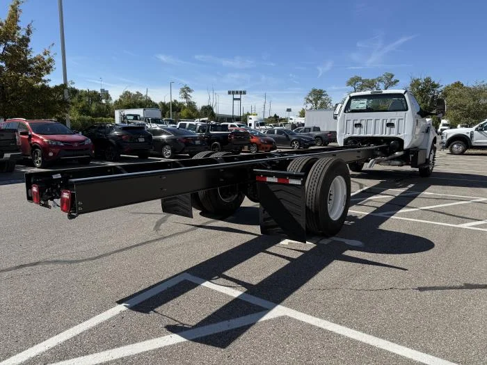 2027 Ford F-750 — photo 6