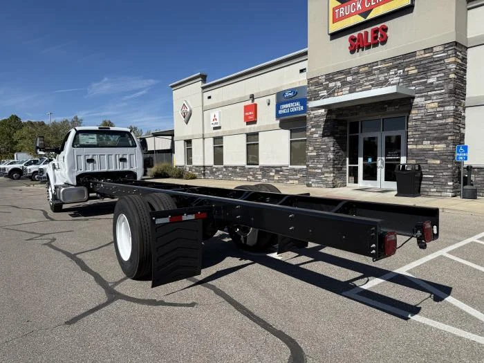 2027 Ford F-750 — photo 8
