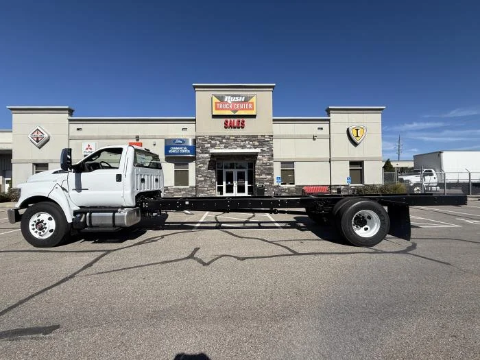 2027 Ford F-750 — photo 9