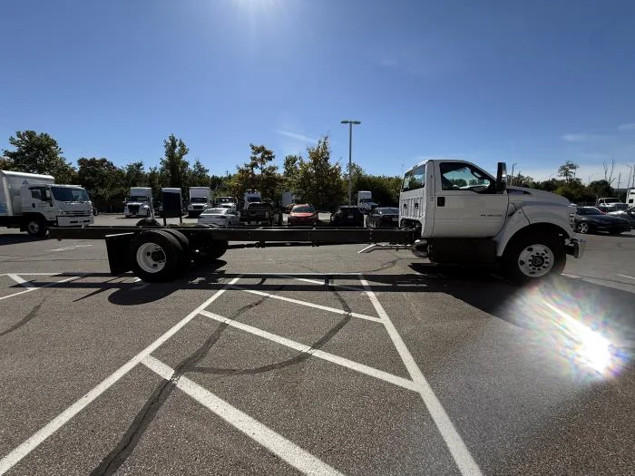 2027 Ford F-750 — photo 5