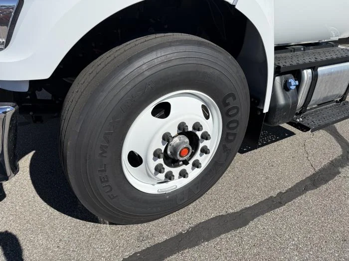 2027 Ford F-750 — photo 22