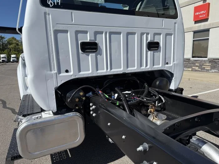 2027 Ford F-750 — photo 11