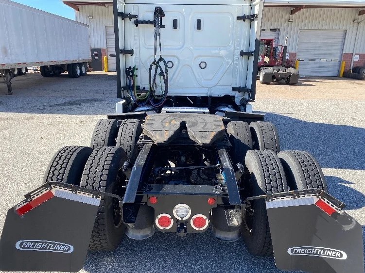 2021 Freightliner Cascadia - image 6