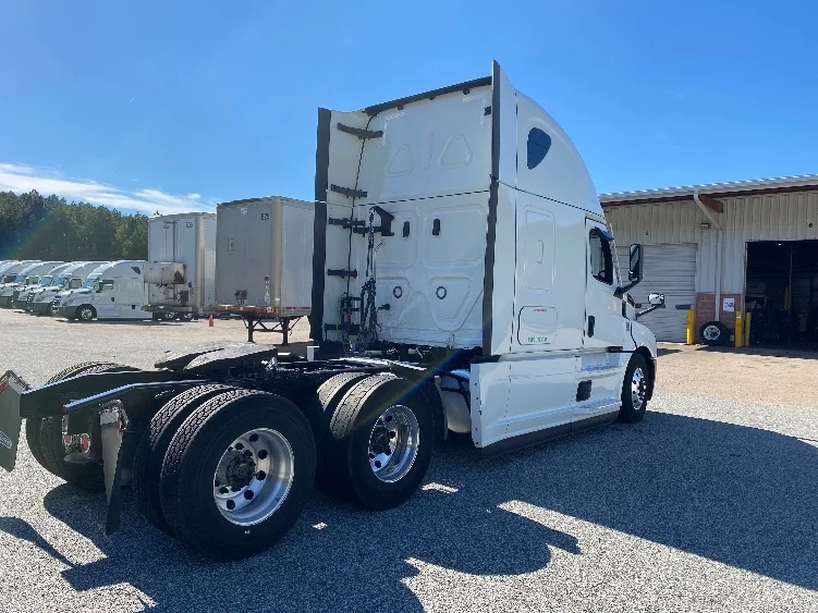 2021 Freightliner Cascadia - image 7