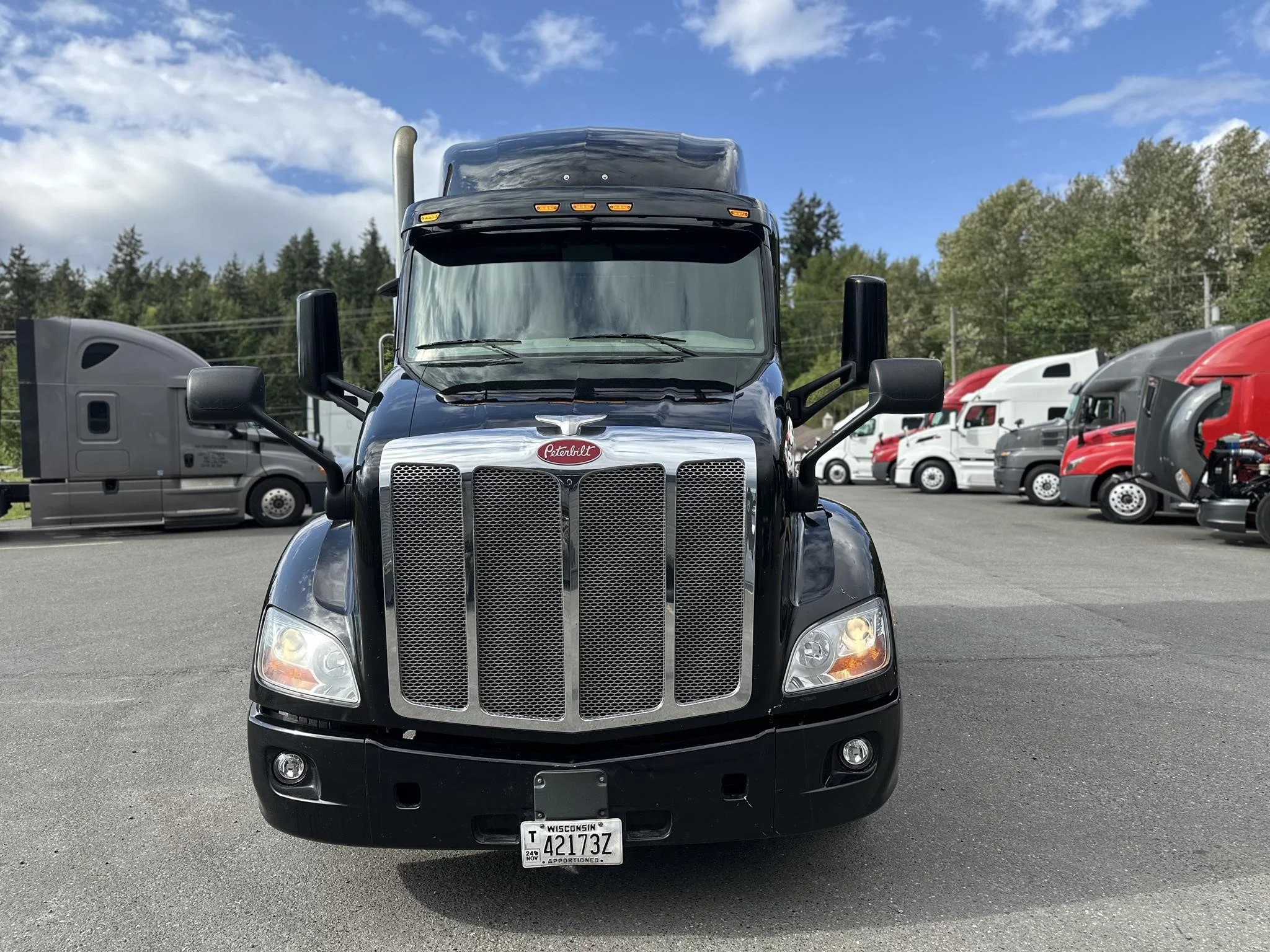 2018 Peterbilt 579 - image 2