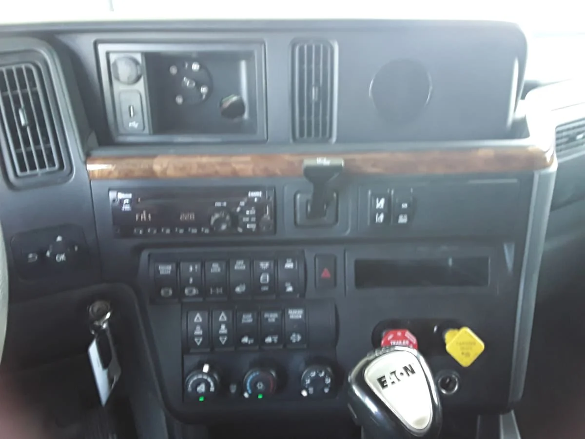 2019 International LT in Hilliard, OH — photo 10