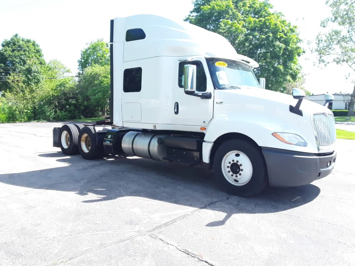 2019 International LT in Hilliard, OH — photo 3