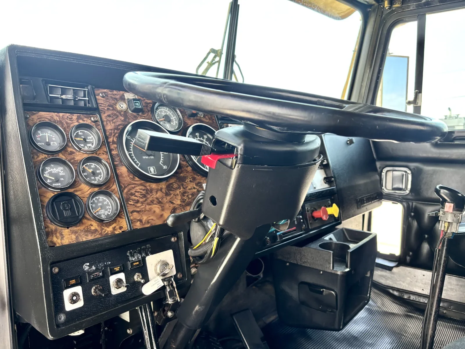 1998 Kenworth W900 - image 15