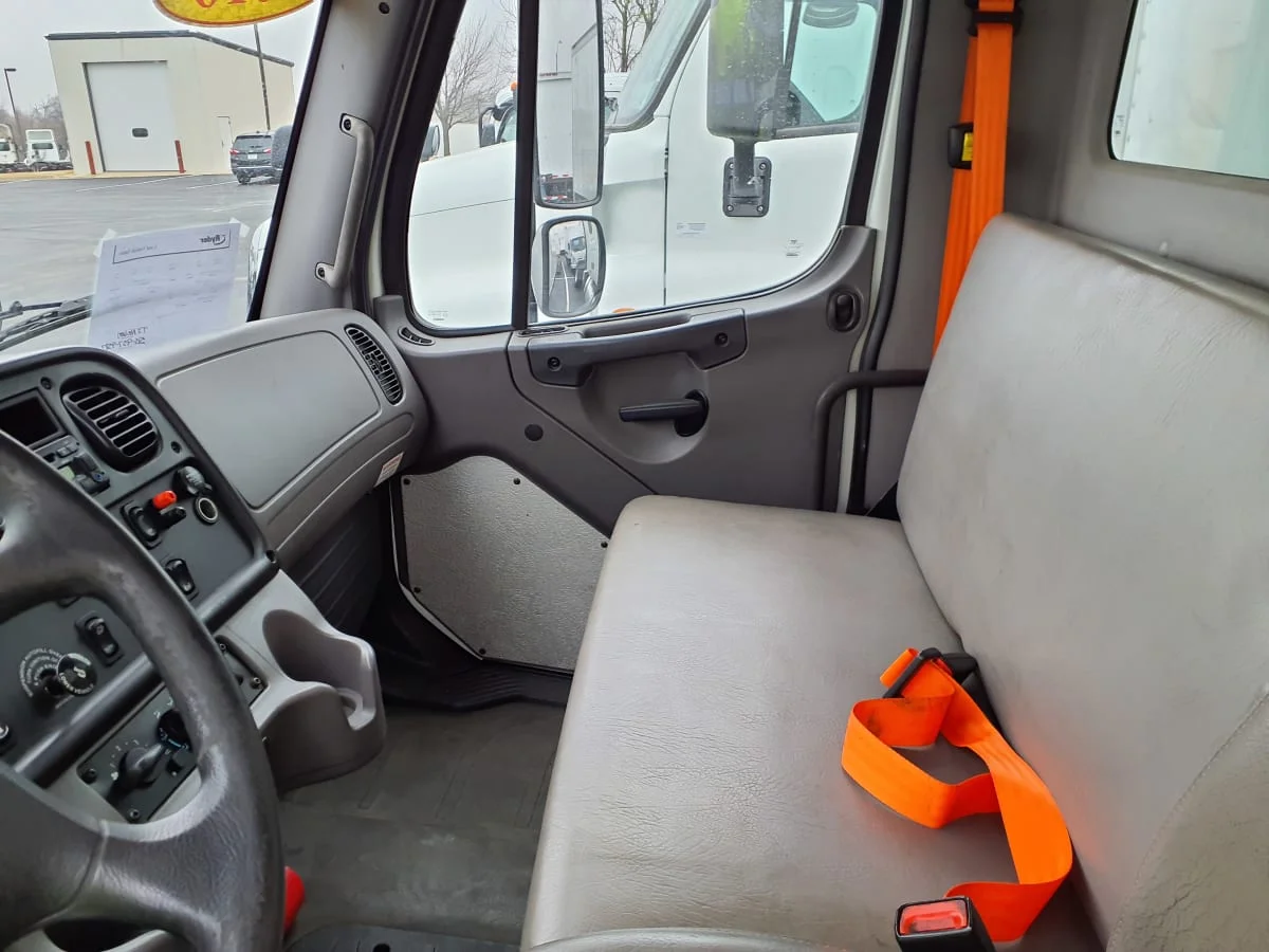 2016 Freightliner M2 106 in Altoona, IA — photo 7