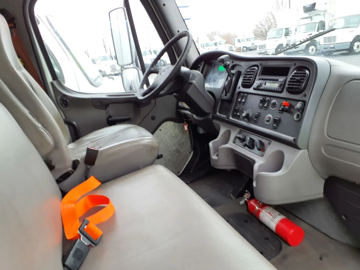 2016 Freightliner M2 106 in Altoona, IA — photo 13