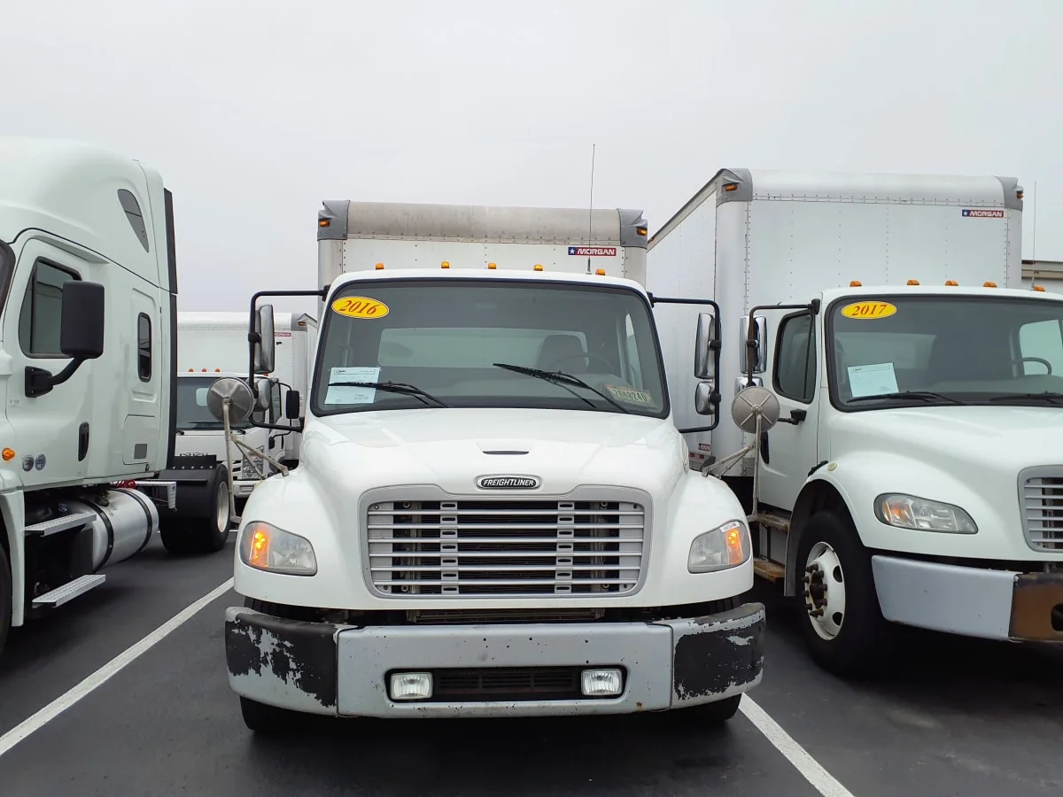 2016 Freightliner M2 106 in Altoona, IA — photo 2